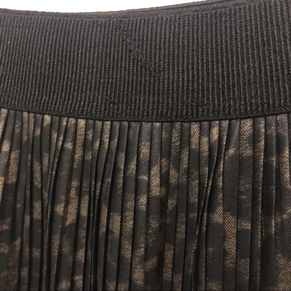 🆕 Black Grey Beige Pleated Animal Print size 12 Pull On Yest - Picture 2 of 6